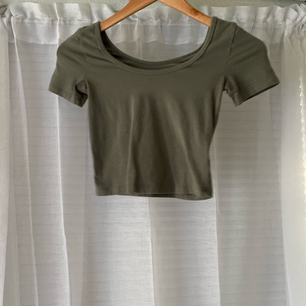 Cropped Basic Green Layering Tee